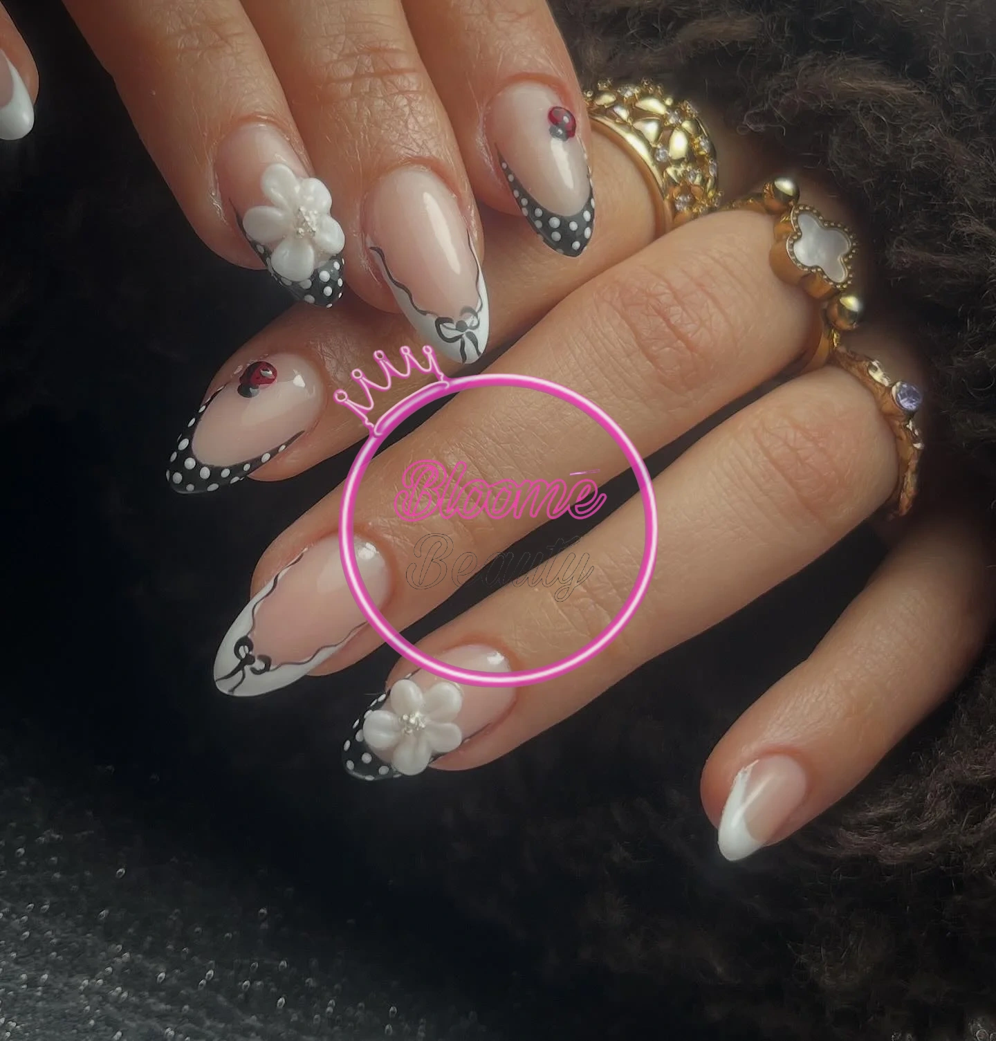 3D çiçek uğur böceği ve noktalı french - Kalıcı Oje - Bloome Beauty Club Bloome Beauty Club Tunalı