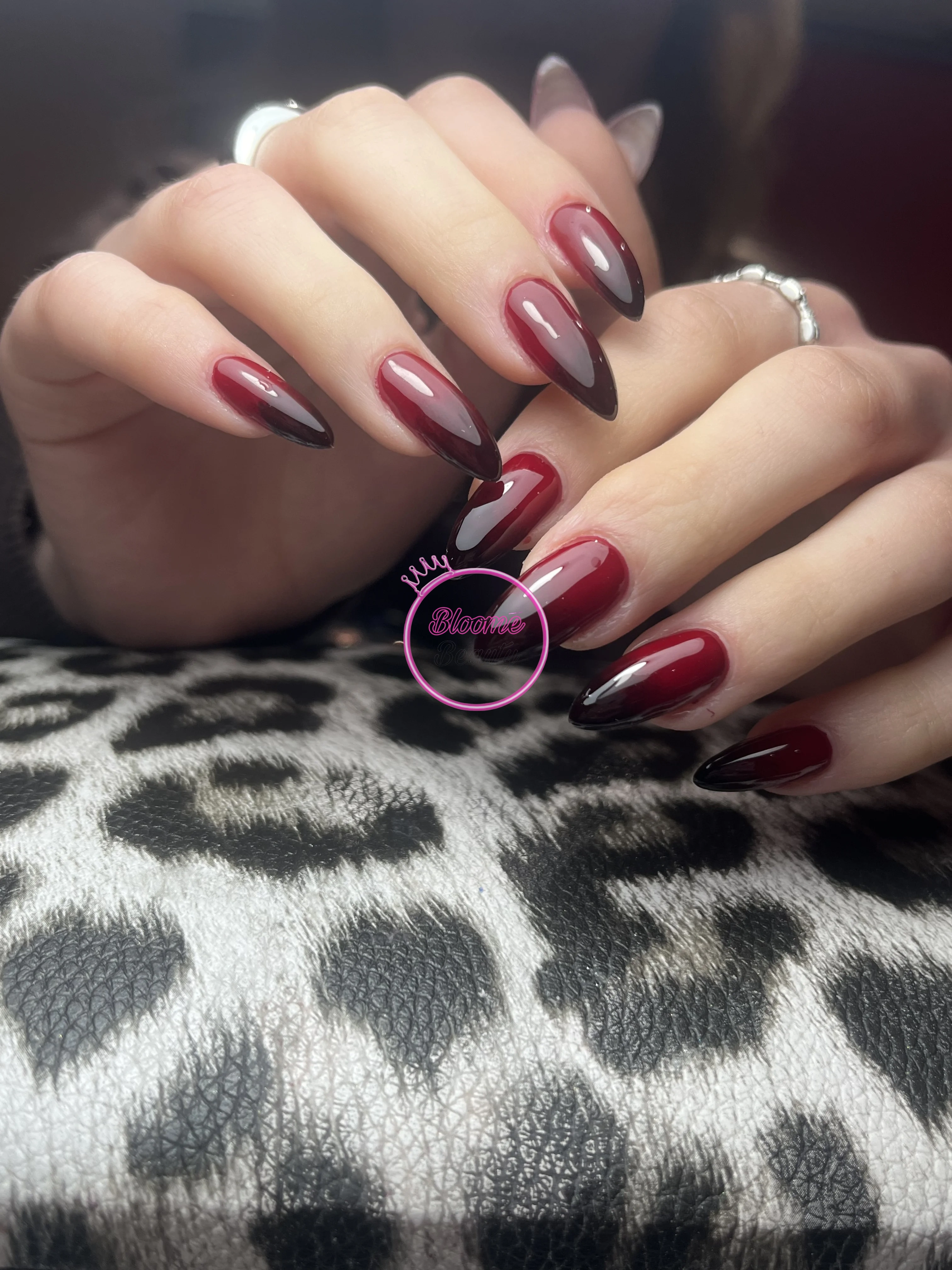 Kırmızı üstü siyah ombre - Kalıcı Oje - Bloome Beauty Club Bloome Beauty Club Tunalı