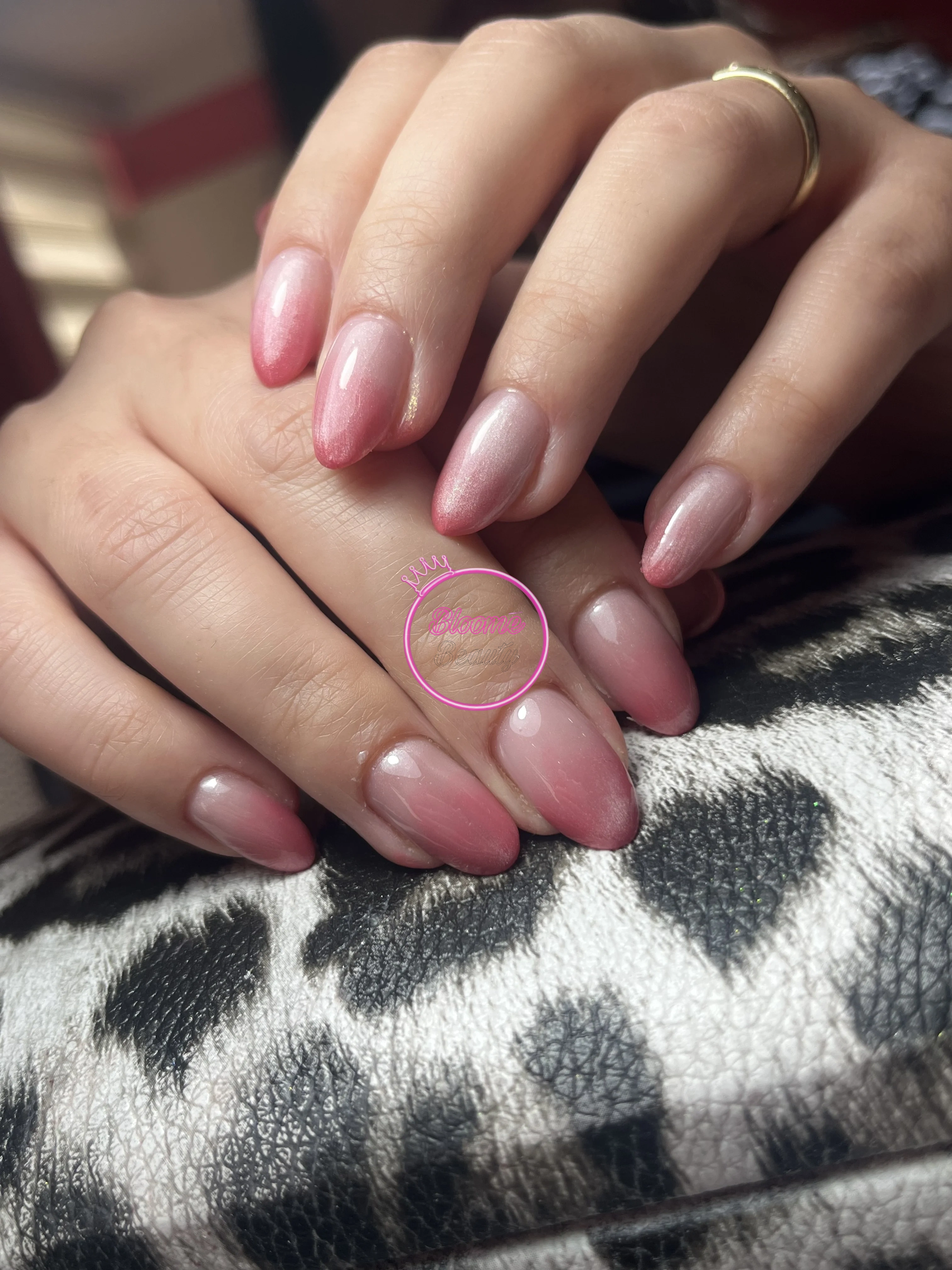 Pembe ombre üstü kedi göz - Kalıcı Oje - Bloome Beauty Club Bloome Beauty Club Tunalı