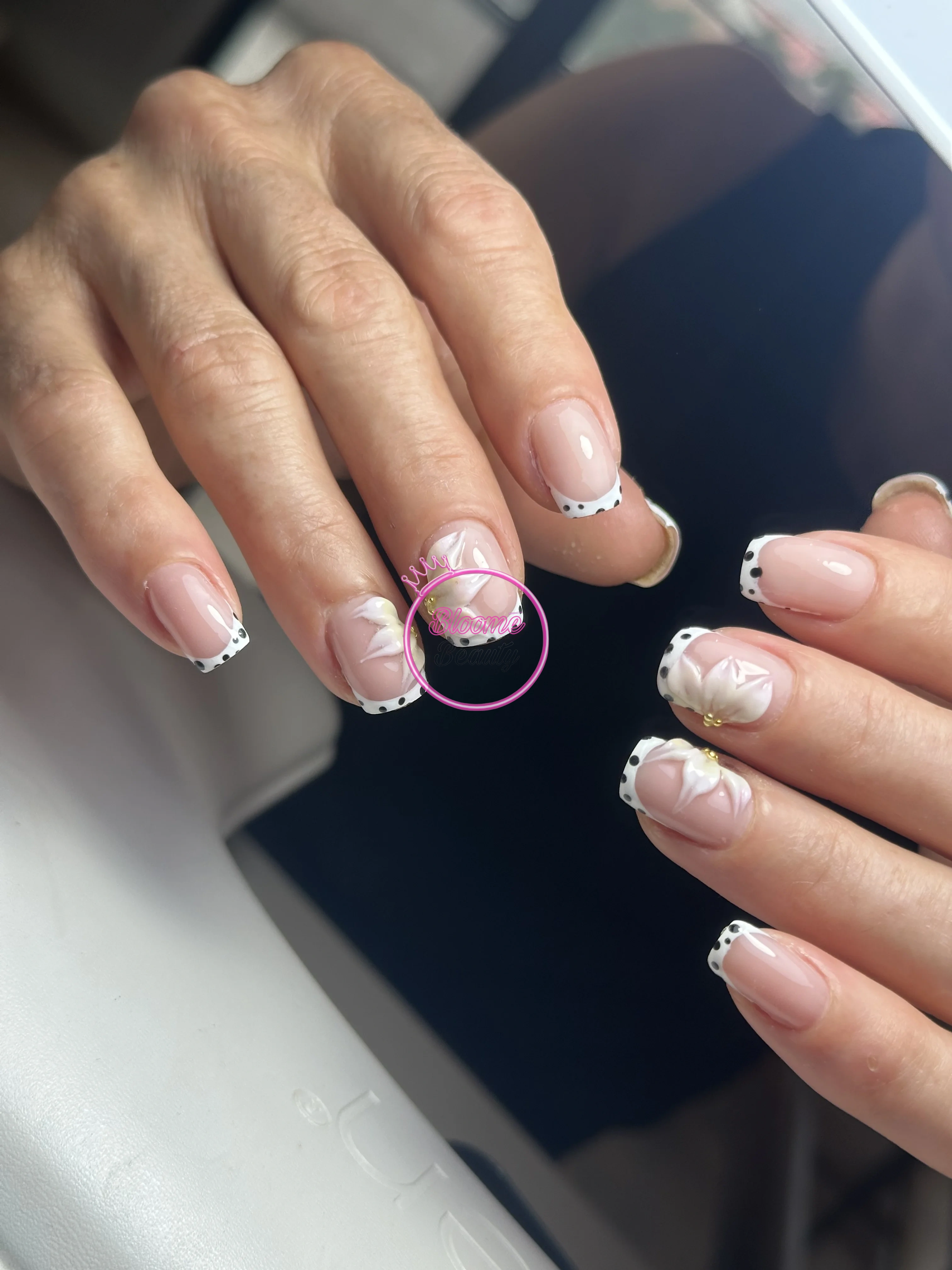 Puantiye çiçek kabartma  - Nail Art - Bloome Beauty Club Bloome Beauty Club Batıkent