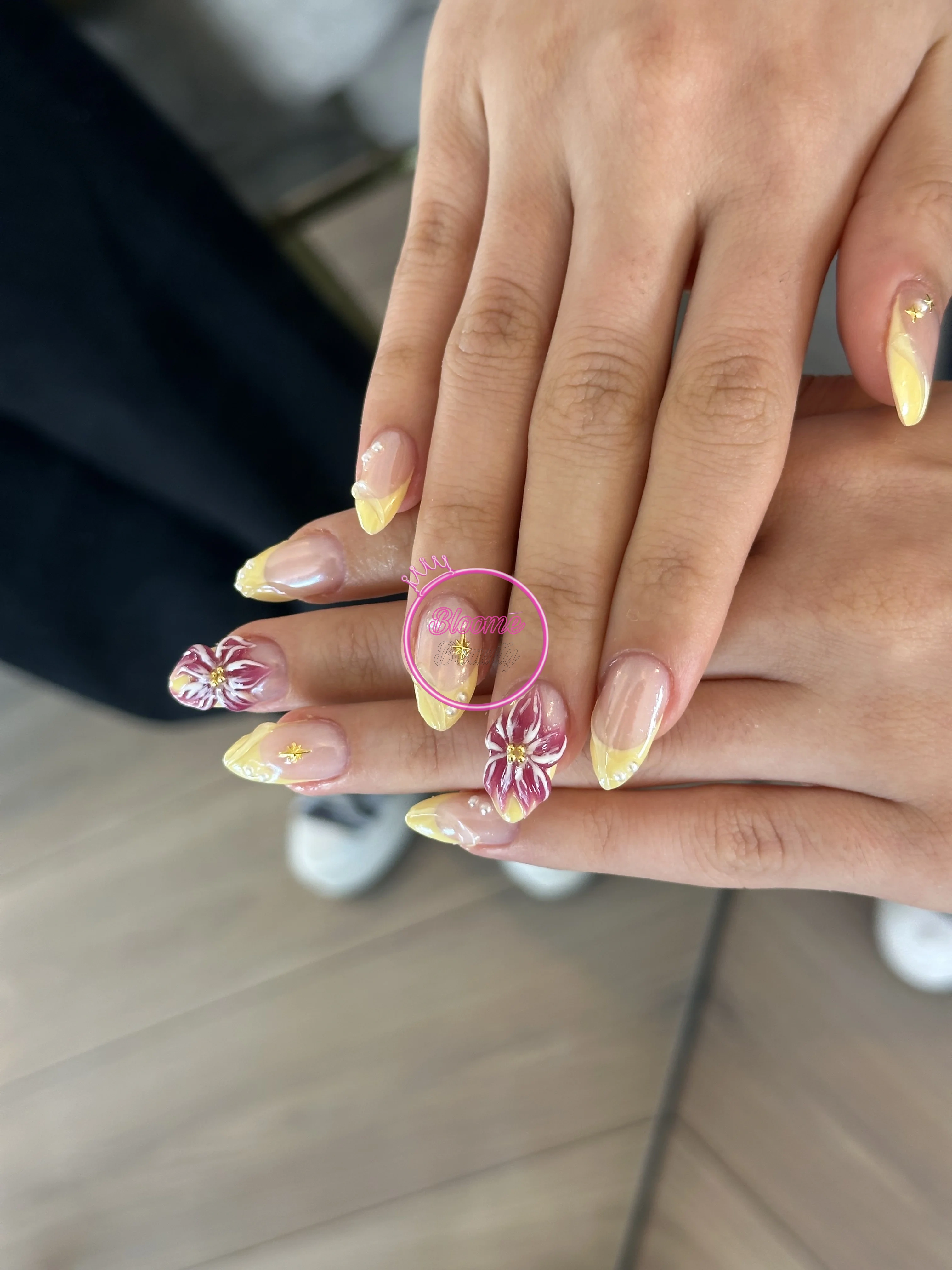 Kabartmalı taşlı french  - Nail Art - Bloome Beauty Club Bloome Beauty Club Batıkent